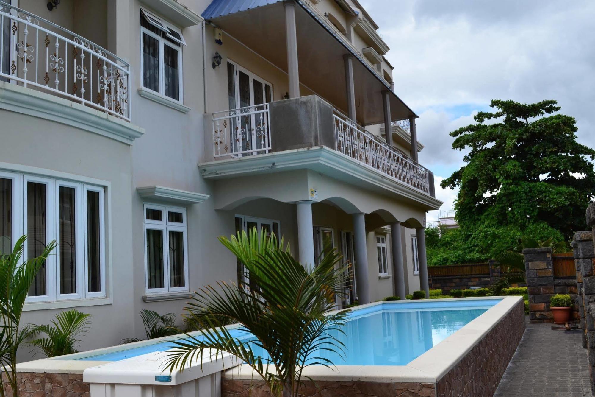 Jet Villa Flic en Flac Экстерьер фото